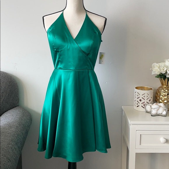 Blondie Nites Green V Neck Halter Style Fit and Flare Dress 7 Small - Picture 2 of 10